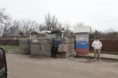 Автобусная остановка, она же убежище на случай обстрелов / Фото автора