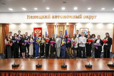 Медали получили 26 выпускников школ города и посёлка Искателей, ещё трое ребят окончили с отличием школу села Ома / Фото Екатерины Эстер
