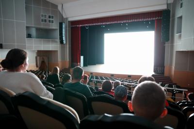 В субботу жители НАО могут бесплатном посмотреть кино на большом экране / Фото Екатерины Эстер