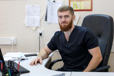 Аскар Абитов уже приступил к работе / Фото Екатерины Эстер