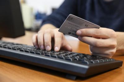 Помните, что сотрудники полиции не используют мессенджеры  для просьб о переводе денег или предоставления личных данных / Фото Екатерины Эстер