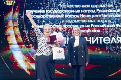 Звание «Заслуженный учитель Российской Федерации» присвоили педагогу школы имени А.П. Пырерки Надежде Александровне Востриковой / Фото Алексея Орлова