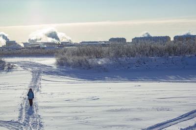 Чтобы лёд стал крепким, должны стоять устойчивые морозы. А пока – не рискуйте жизнью! / Фото из архива «НВ»