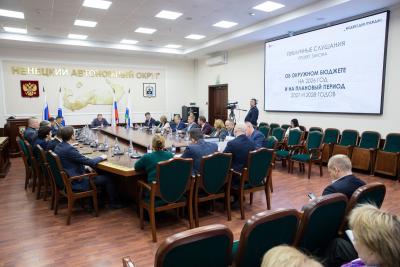 С основным докладом выступил заместитель губернатора – руководитель окружного департамента финансов Сергей Михайлов / Фото Анастасии Ибраевой