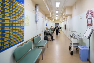 Записаться на диспансеризацию можно через госуслуги или по номеру 122 / Фото Алексея Орлова
