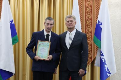 Владимир Волков награждён за  добросовестный труд и личный вклад в развитие сельскохозяйственного производства / Фото Елены Нядэй