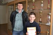 Артем Курдюмов получил приз в номинации «Активист спортивной жизни»,  рядом тренер Олег Плесовских
