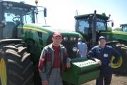 Работа на современном американском тракторе John Deere требует специальных навыков