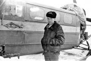 Анатолий Марус на фоне аэросаней, 1975 год / Фото предоставлено автором