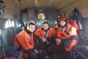 Десантно-спасательная группа ПСС слаженно отработала подъём больного моряка на борт вертолёта / Фото Нарьян-Марского авиаотряда