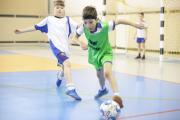 Юные футболисты борются за мяч. Школа № 3 против школы № 1 / Фото автора 