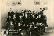 Алексей Пичков в верхнем ряду третий справа / Фото из архива Музейного объединения НАО