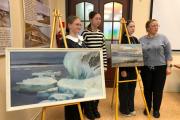 Выставка картин художника дополняет фильм / Фото Музейного объединения НАО