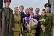 К 80-летнему юбилею Победы студенческий театр подготовил особенный спектакль «Мы живы крепкой связью поколений» по мотивам пьесы А.Дударева «Не покидай меня» и произведения Н. Пинчука «На выписку» / Фото из архива театра «Улыбка»