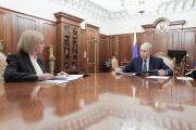 Ирина Гехт проинформировала главу государства о социально-экономическом развитии НАО и реализации инвестиционных проектов / Фото kremlin.ru