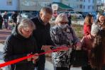 Ключи вручили. Ленточку перерезали. Вперёд, новосёлы / Фото Александры Кустышевой