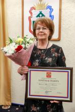 Директор шоинской школы Татьяна Широкая получила почётную грамоту президента / Фото Екатерины Эстер 