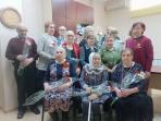 Общее фото на память: труженица тыла Татьяна Антоновна Кислякова (в центре), дети войны и активные члены Общества / Фото автора
