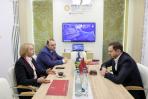 Одна из тем переговоров – поставка передвижных комплексов для оказания медпомощи в отдалённых районах округа / Фото Екатерины Эстер