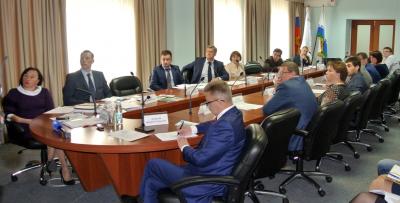 Представители власти и бизнес-сообщества за круглым столом