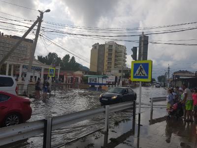 Посёлок Витязево в Краснодарском крае тоже попал под удар стихии / Фото предоставлено Евгенией Гербовой