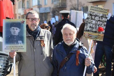 Главный редактор сборника Виктор Толкачёв и литературный редактор Сергей Доморощенов / фото  из личного архива В. Толкачёва