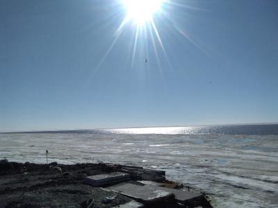Много льда и мало солнца – сегодняшний пейзаж заполярной Усть-Кары /  Фото Татьяны Хатанзейской