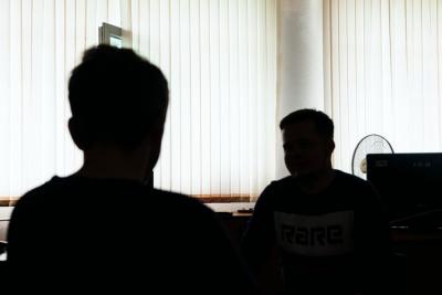 «У нас работает принцип – один человек выздоравливает, помогая выздоравливать другому» / Фото  Александры Кустышевой