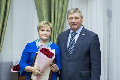 Маргарита Дуркина награждена за многолетний труд в системе здравоохранения округа / Фото Игоря Ибраева