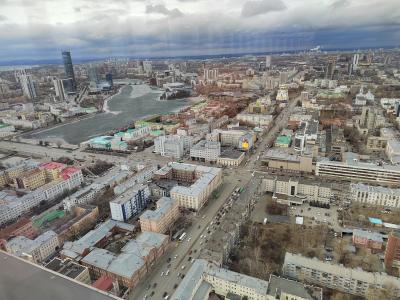 С обзорной площадки Высоцкого виден весь город / Фото автора