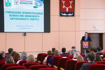 Председатель Избиркома НАО представил свой доклад / фото Александры Берг