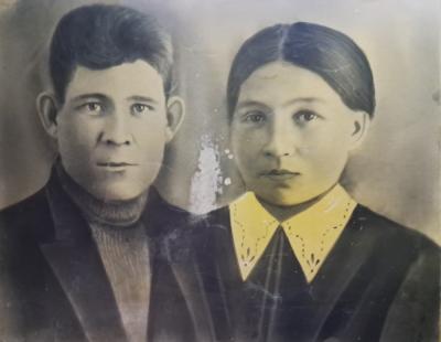 Ахундян Хафизов и Агафья Чупрова. 1940 г. / Фото из семейного архива