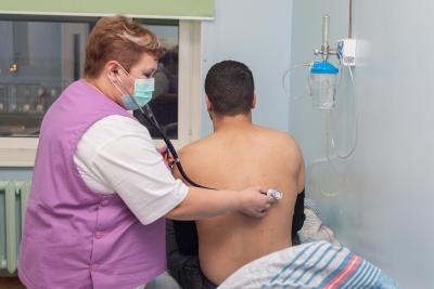 В этом году медикам увеличили социальные выплаты. Теперь их будут получать и те, кто работает в сёлах / Фото Александры Берг 