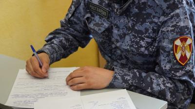 Раз в пять лет нужно проходить медосвидетельствование / Фото  пресс-службы Росгвардии России по НАО