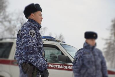 Росгвардейцы приходят на помощь / Фото Управления Росгвардии по Ненецкому автономному округу