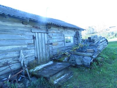 Охотничья избушка, в которой найдена рукопись / Фото Николая Таёжного