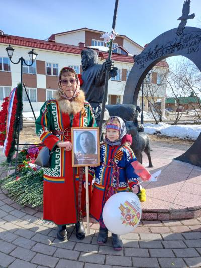 Анна Апицына – ветеран образования НАО с внучкой Варварой / Фото из семейного архива Апицыной А.Г.