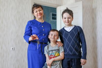 Многодетная семья Карпицких ждала квартиру 10 лет / Фото Екатерины Эстер