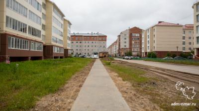 Протяжённость тротуара – около 160 метров / Фото adm-nmar.ru