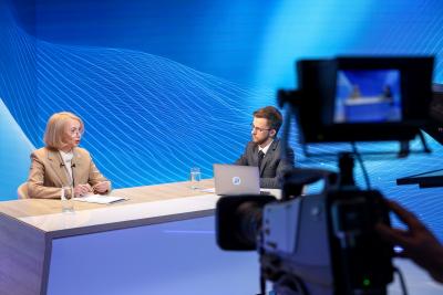 На протяжении двух часов губернатор НАО отвечала на вопросы, поступившие в её адрес как до, так и во время эфира / Фото Екатерины Эстер