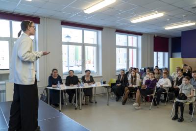 Что волнительнее: выступать перед жюри или сверстниками? / Фото Юрия Артеева